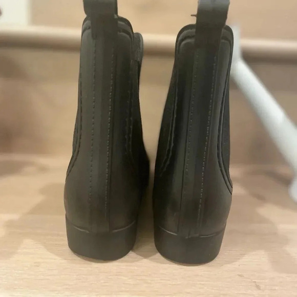 - JEFFREY CAMPBELL SHOES CLOUDY WATERPROOF CHELSEA RAIN BOOTS MATTE  BLACK 6 - Picture 5 of 9
